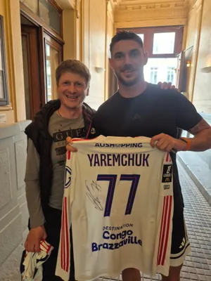 Maillot de l'Olympique Lyonnais dédicassé