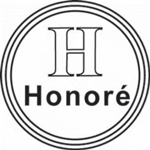 Honoré, marque marseillaise au style affirmé, Honoré réinvente l’art de vivre à la maison avec une identité forte, reconnaissable entre toutes. Ses créations se distinguent par leurs lignes graphiques, leurs matières de qualité et une esthétique à la fois contemporaine et intemporelle. Véritable signature lifestyle, Honoré sublime le quotidien avec des pièces qui allient confort, élégance et caractère. À l’occasion de notre tombola, l’entreprise offre un ensemble d’exception composé d’une parure de lit Hôtel Honoré Logo Noir avec une housse de couette 240x260 cm et ses taies d’oreillers coordonnées (65x65 cm et 70x50 cm), de deux serviettes invité en éponge Brick au logo Honoré noir et de deux serviettes de bain rayées noir et blanc au format 50x100 cm. Un lot raffiné qui illustre parfaitement l’ADN d’Honoré : transformer chaque intérieur en un lieu élégant, audacieux et singulier.