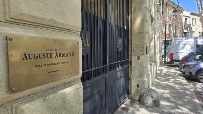 Visite du Chateau de Calvières, lieu de tournage d'ITC + nuitée à Saint Laurent d'Aigouze + 2 repas