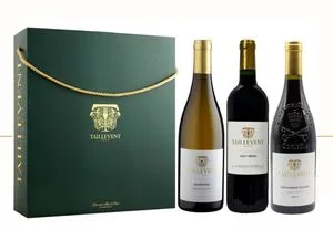 Un coffret Trilogie 3 bouteilles composé par un sommelier, comprenant Vin de Champagne, Rouge et Blanc