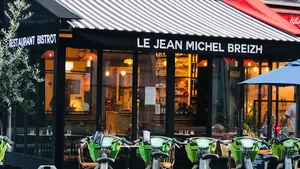 Une bouteille de vin offerte pour un diner chez Jean Michel Breizh