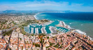 Une semaine à Antibes, en appartement 2 chambres, pour 4 personnes, full équipé, tennis, piscine