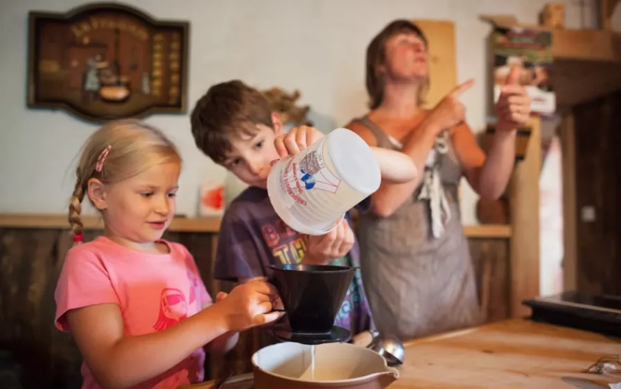 1 Bon cadeau pour l'atelier : du lait au fromage à LA FERME DU PETIT MONT BELLEVAUX 