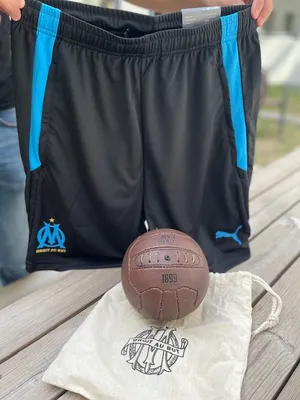 Short et petit ballon en cuir collector de l'OM