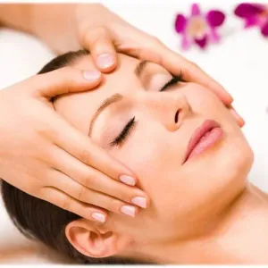 Massage du visage Kobido chez Mme Liget, naturofacialiste, rue de Longchamp