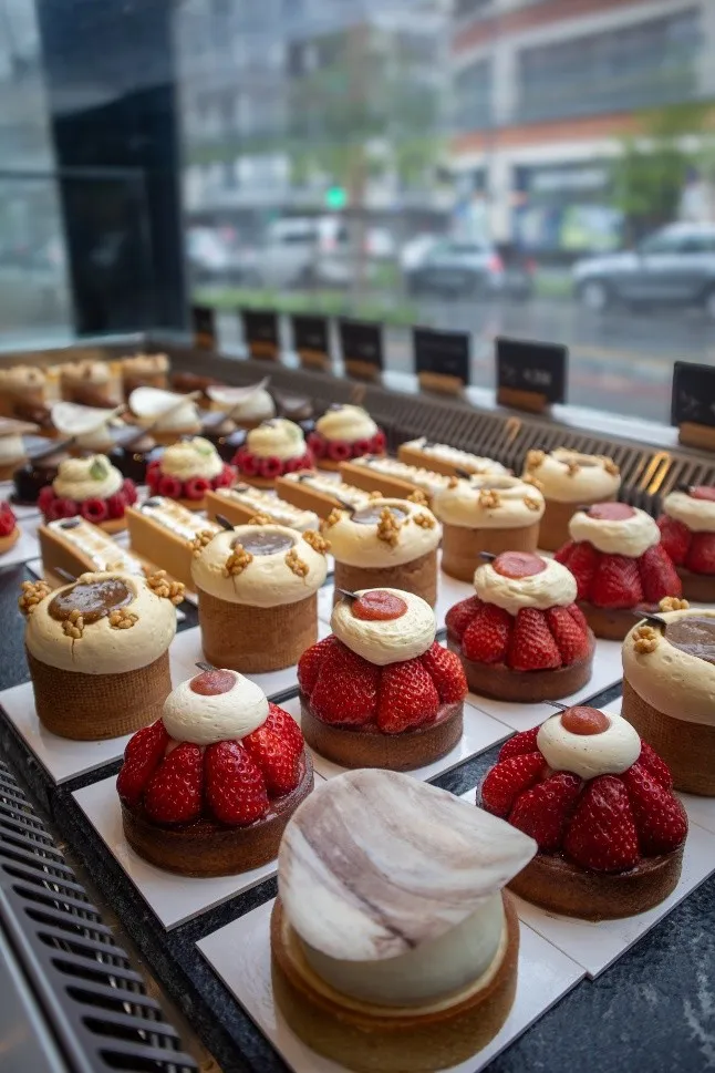Bon cadeau de 30€ à valoir dans la pâtisserie Le Colibri  de l’hôtel l’Arbre Voyageur****